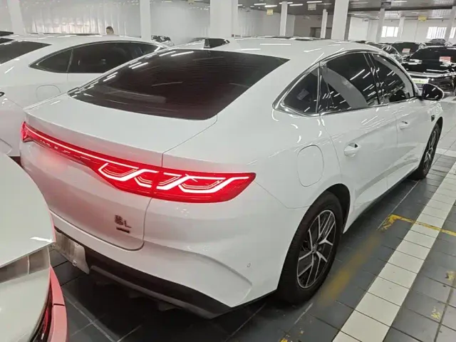 BYD Qin L — Фото автомобиля 6