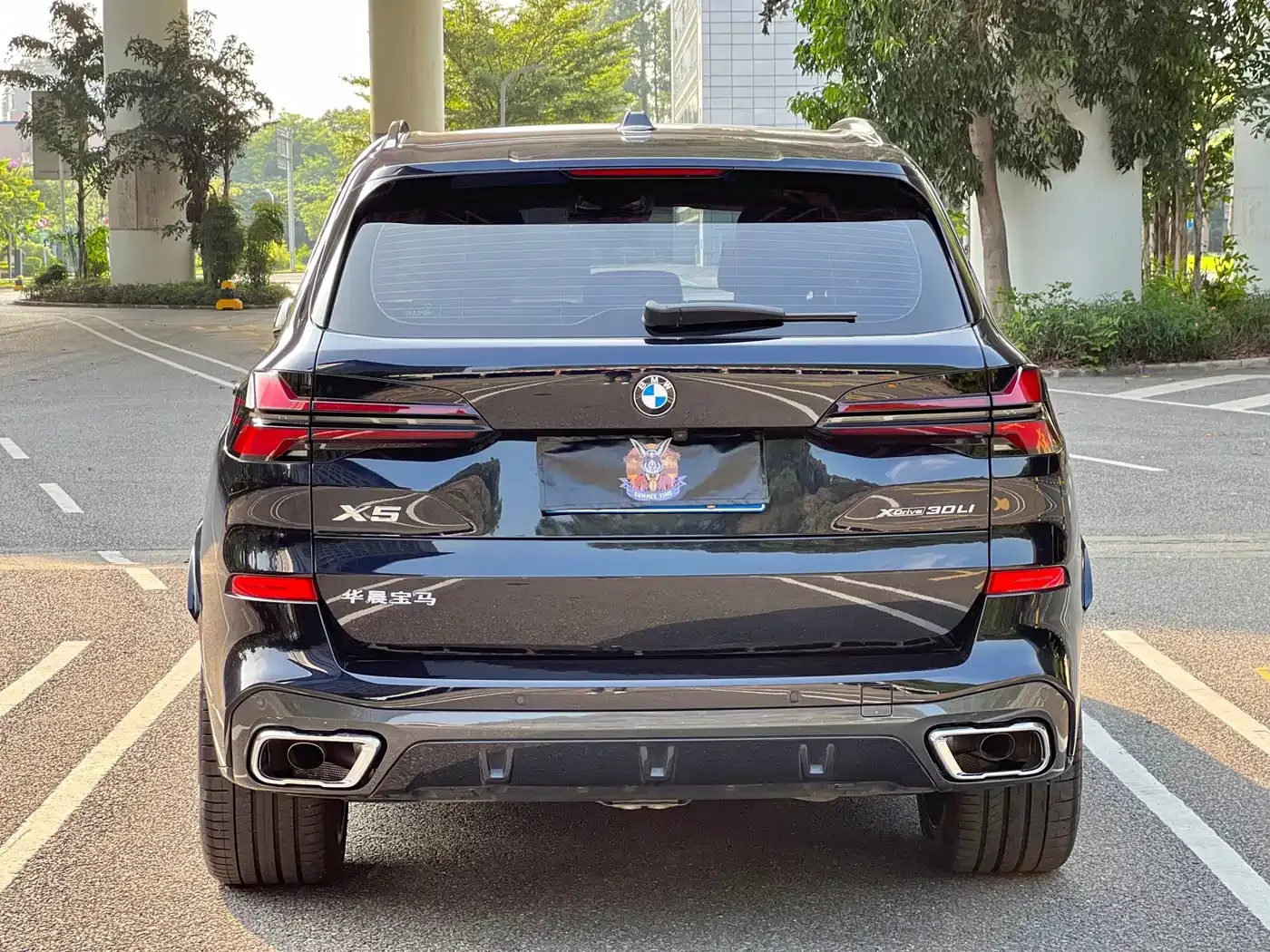 BMW BMW X5 2025 Model xDrive 30Li Exclusive M Sport Blackout Package — Фото автомобиля 5