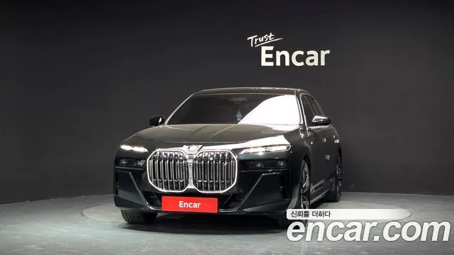 BMW i7 G70 — Фото автомобиля 3