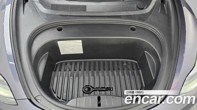 Tesla Model 3 — Фото автомобиля 9