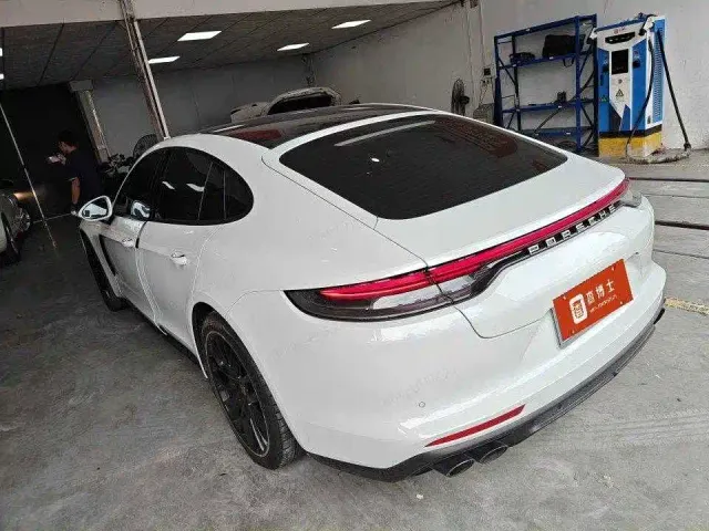 Porsche Panamera — Фото автомобиля 3
