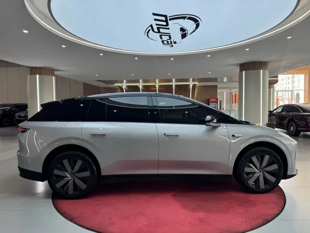 Li Auto i6 — Фото автомобиля 4