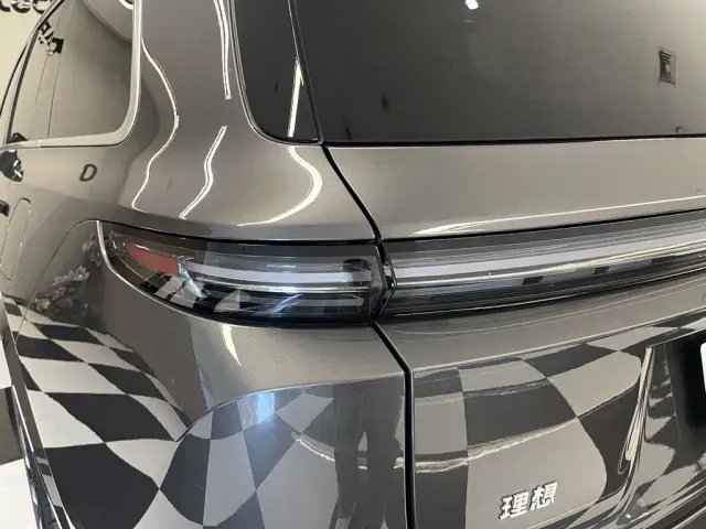 Li Auto L9 — Фото автомобиля 10