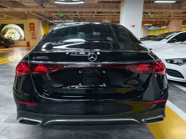 Mercedes-Benz E-Class — Фото автомобиля 16