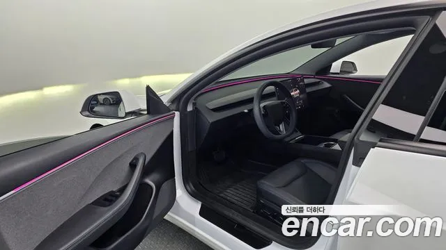 Tesla Model 3 — Фото автомобиля 17