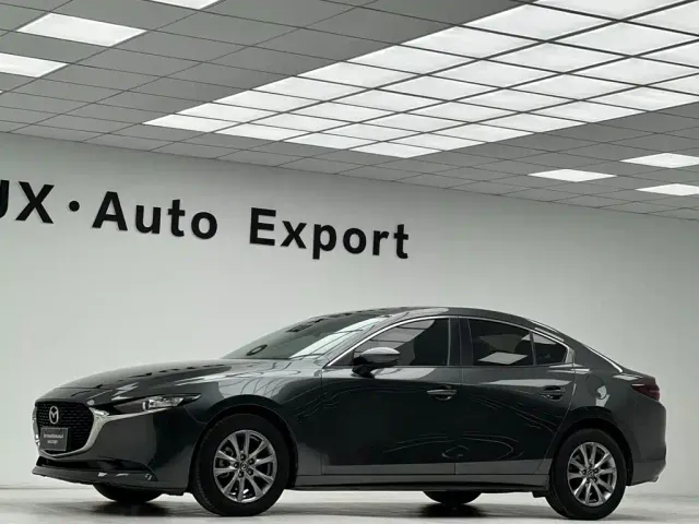 Mazda Axela — Фото автомобиля 5