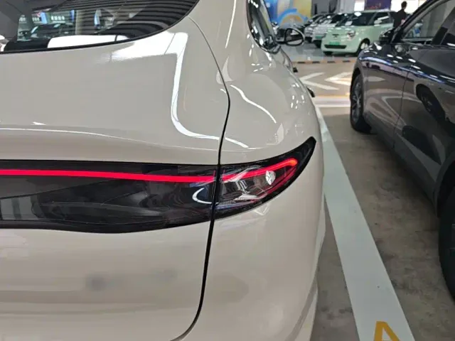 IM Motors LS6 — Фото автомобиля 7