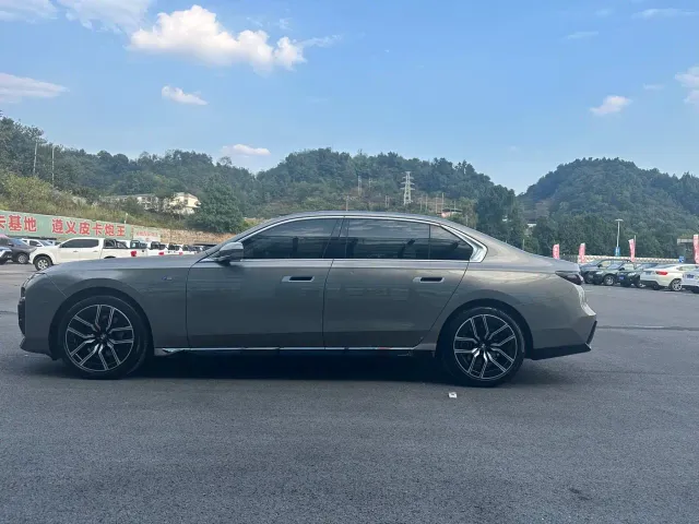 BMW 7 Series — Фото автомобиля 10