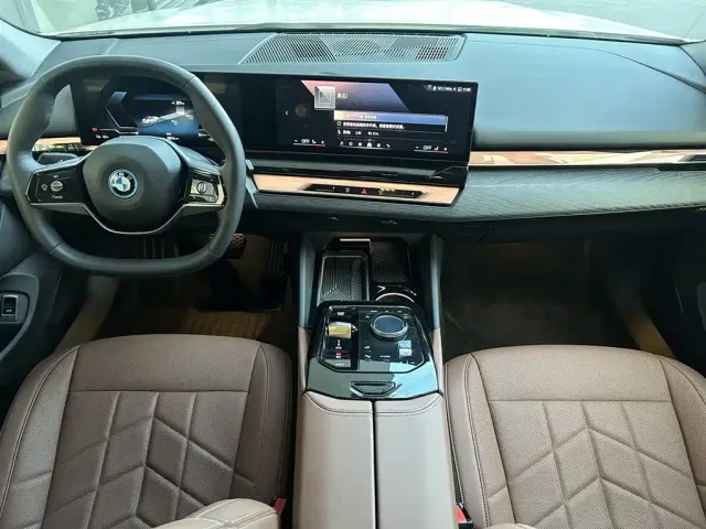 BMW i5 — Фото автомобиля 5