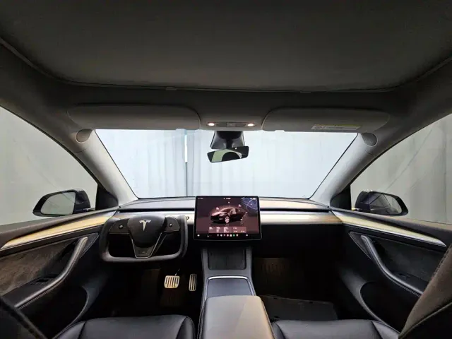 Tesla Model Y — Фото автомобиля 14
