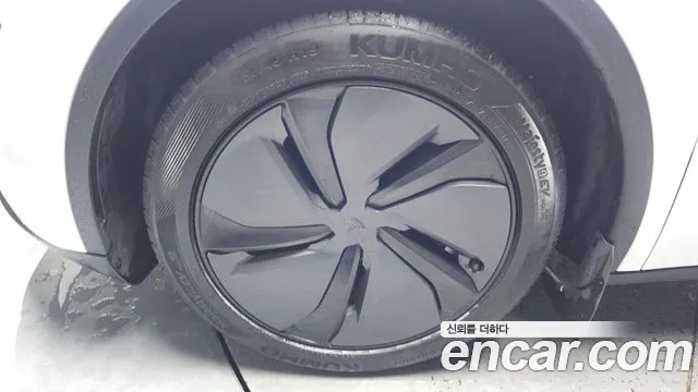 Tesla Model Y — Фото автомобиля 2