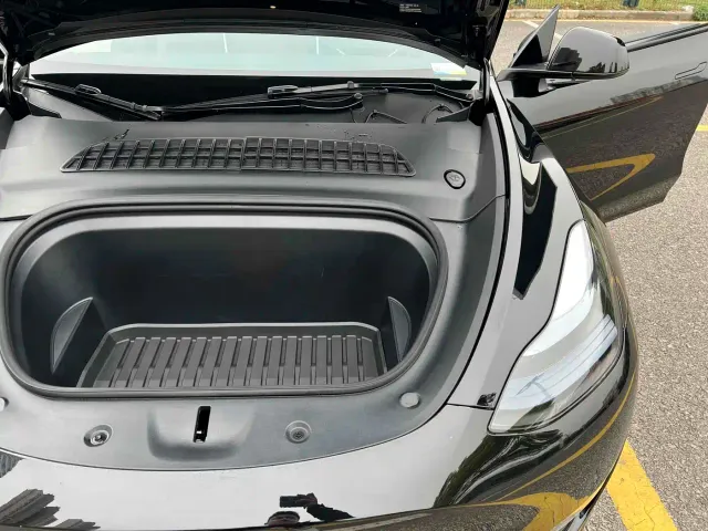Tesla Model Y — Фото автомобиля 22