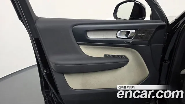 Вольво XC40 B4 Ultimate Bright — Фото автомобиля 21