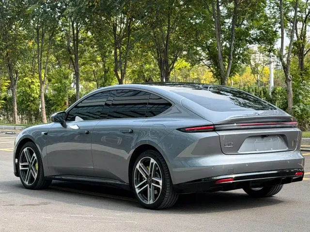 Nio ET5 — Фото автомобиля 6