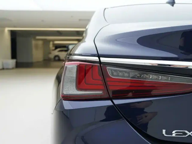 Lexus ES — Фото автомобиля 15