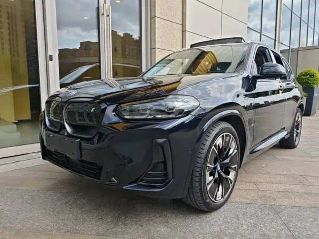 Фотография автомобиля — BMW iX3