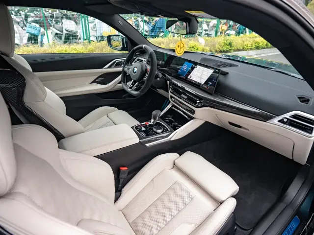 BMW M4 — Фото автомобиля 10