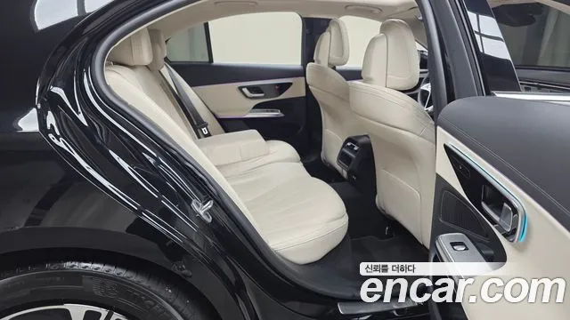 Mercedes-Benz E-Class — Фото автомобиля 11