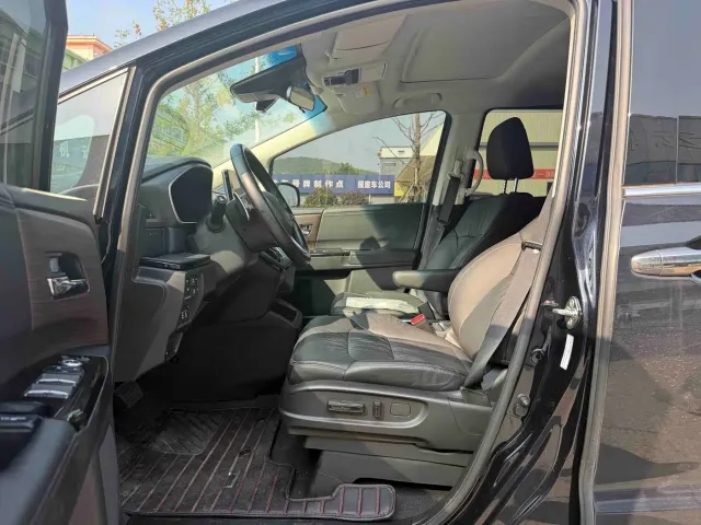 Honda Odyssey — Фото автомобиля 4