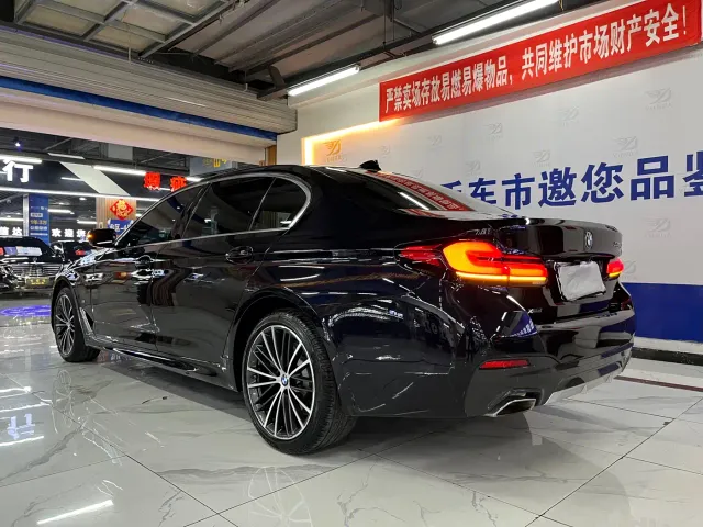 BMW 5 Series — Фото автомобиля 3