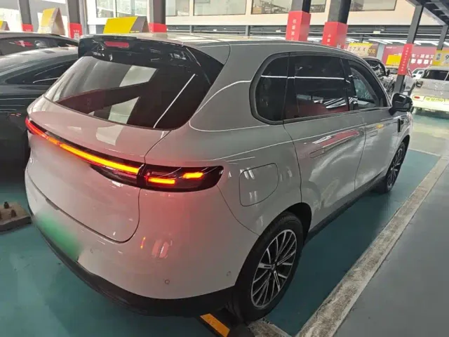 Leapmotor B10 — Фото автомобиля 6