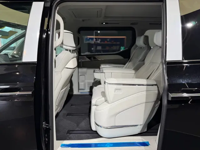 Volvo EM90 — Фото автомобиля 13