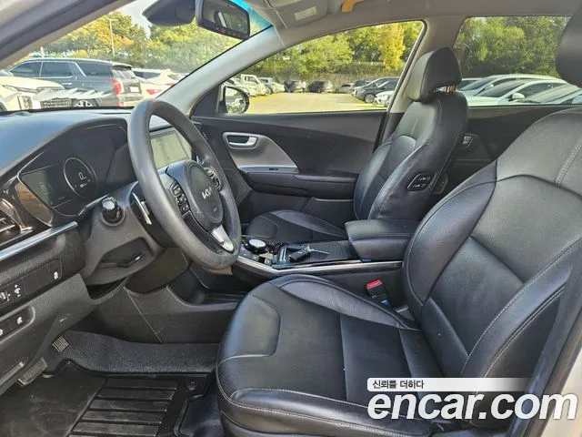 Kia Niro — Фото автомобиля 14