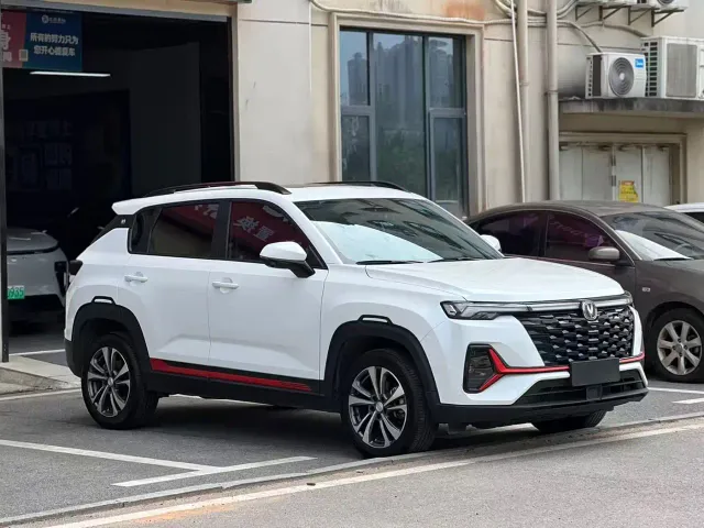 Changan CS35 Plus — Фото автомобиля 3