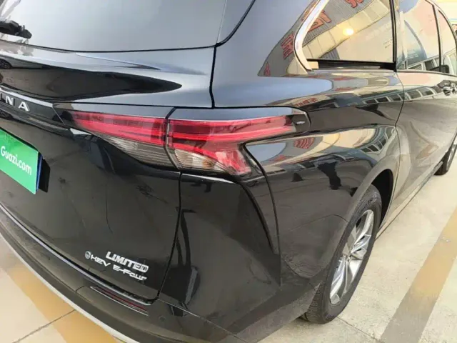 Toyota Sienna — Фото автомобиля 7