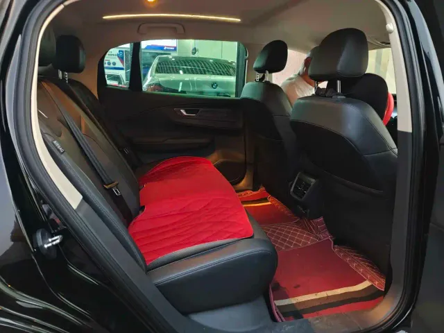 Hongqi E-QM5 — Фото автомобиля 4