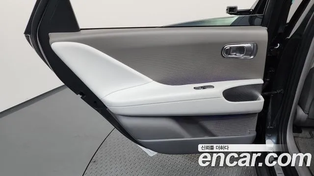 Hyundai Ioniq 6 — Фото автомобиля 24