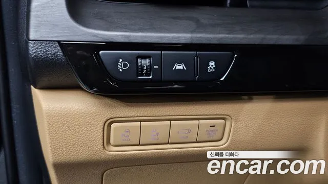 Kia Carnival Generation 4 — Фото автомобиля 12