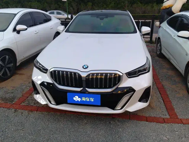 BMW 5 Series — Фото автомобиля 2