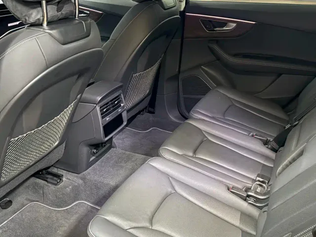 Audi Q7 — Фото автомобиля 11