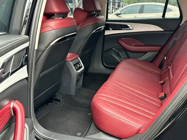 Hongqi H5 — Фото автомобиля 6