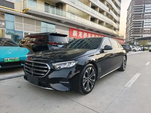 Фотография автомобиля — Mercedes-Benz E-Class