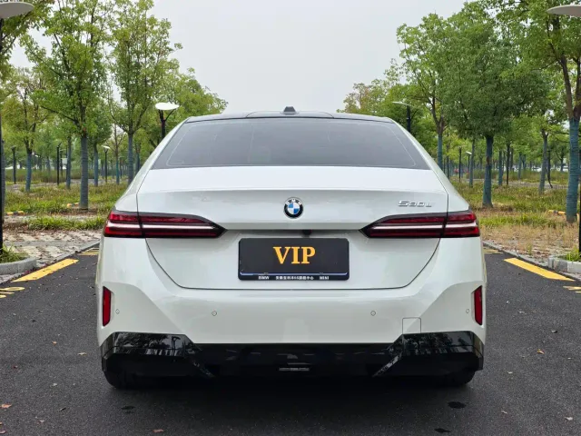 BMW 5 Series — Фото автомобиля 5