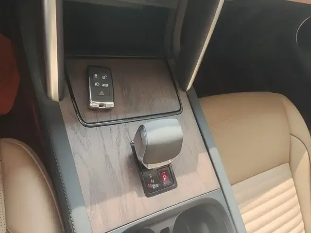 Land Rover Discovery Sport — Фото автомобиля 13