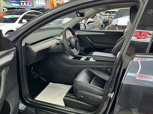 Tesla Model Y — Фото автомобиля 7