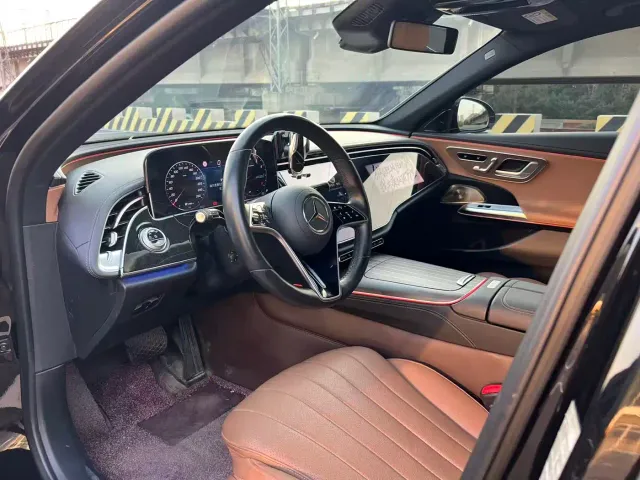 Mercedes-Benz E-Class — Фото автомобиля 4