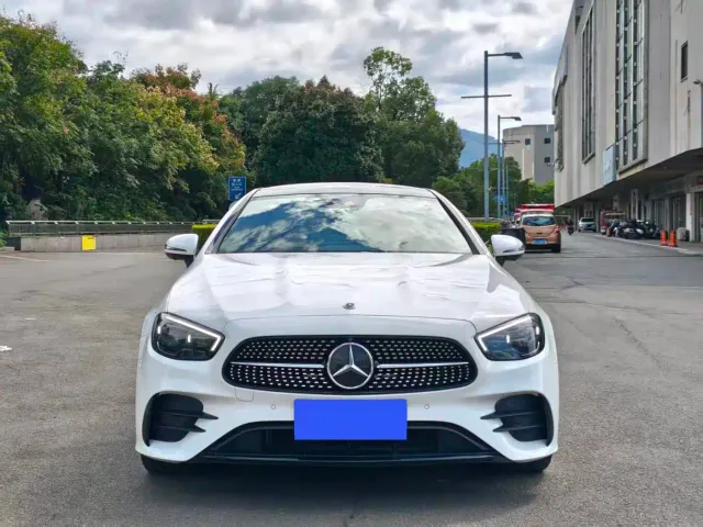 Mercedes-Benz E-Class — Фото автомобиля 4