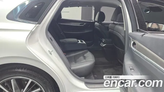 Hyundai Grandeur New — Фото автомобиля 12