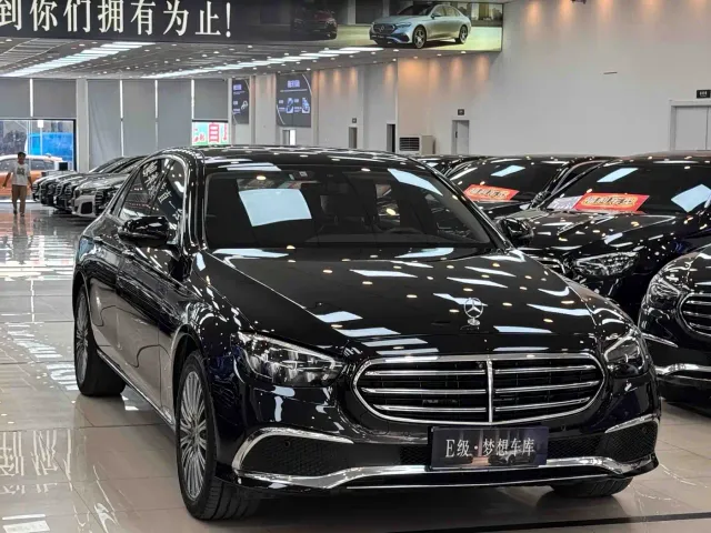 Mercedes-Benz E-Class — Фото автомобиля 2