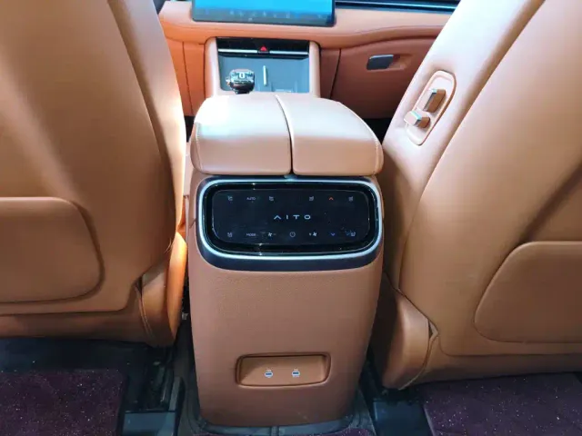Aito M7 — Фото автомобиля 11