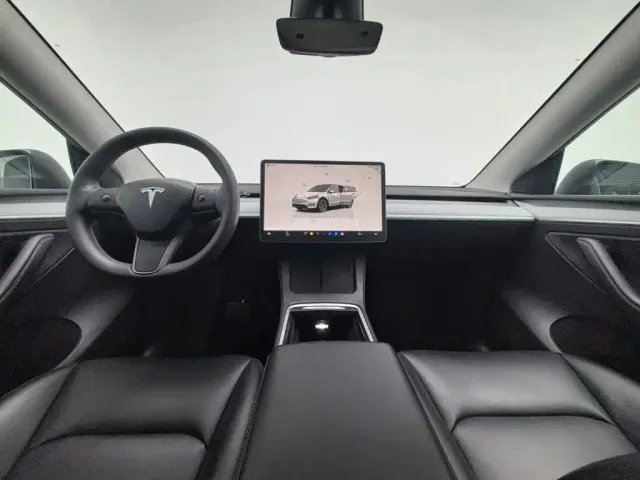 Tesla Model Y — Фото автомобиля 5