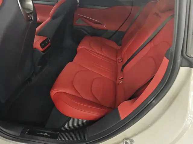 Xiaomi SU7 — Фото автомобиля 16