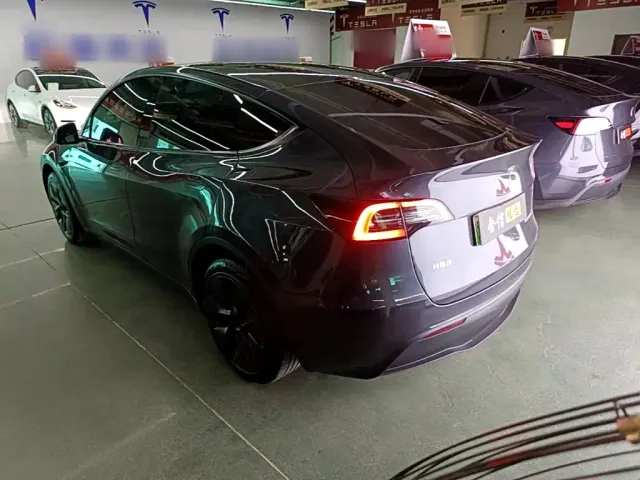 Tesla Model Y — Фото автомобиля 4