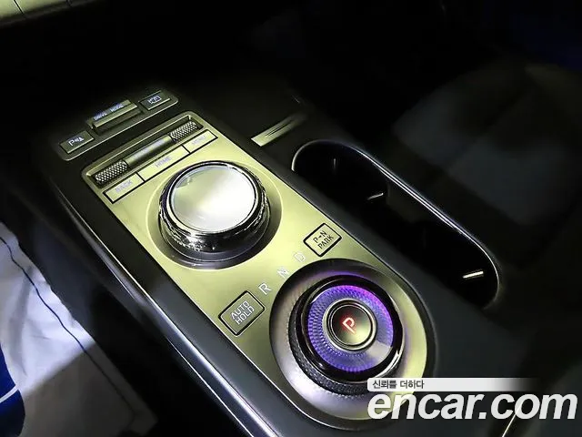 Genesis GV70 — Фото автомобиля 12