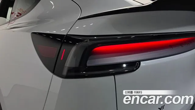 Tesla Model Y — Фото автомобиля 8