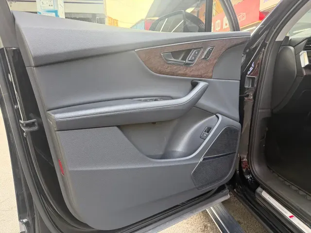 Audi Q7 — Фото автомобиля 7